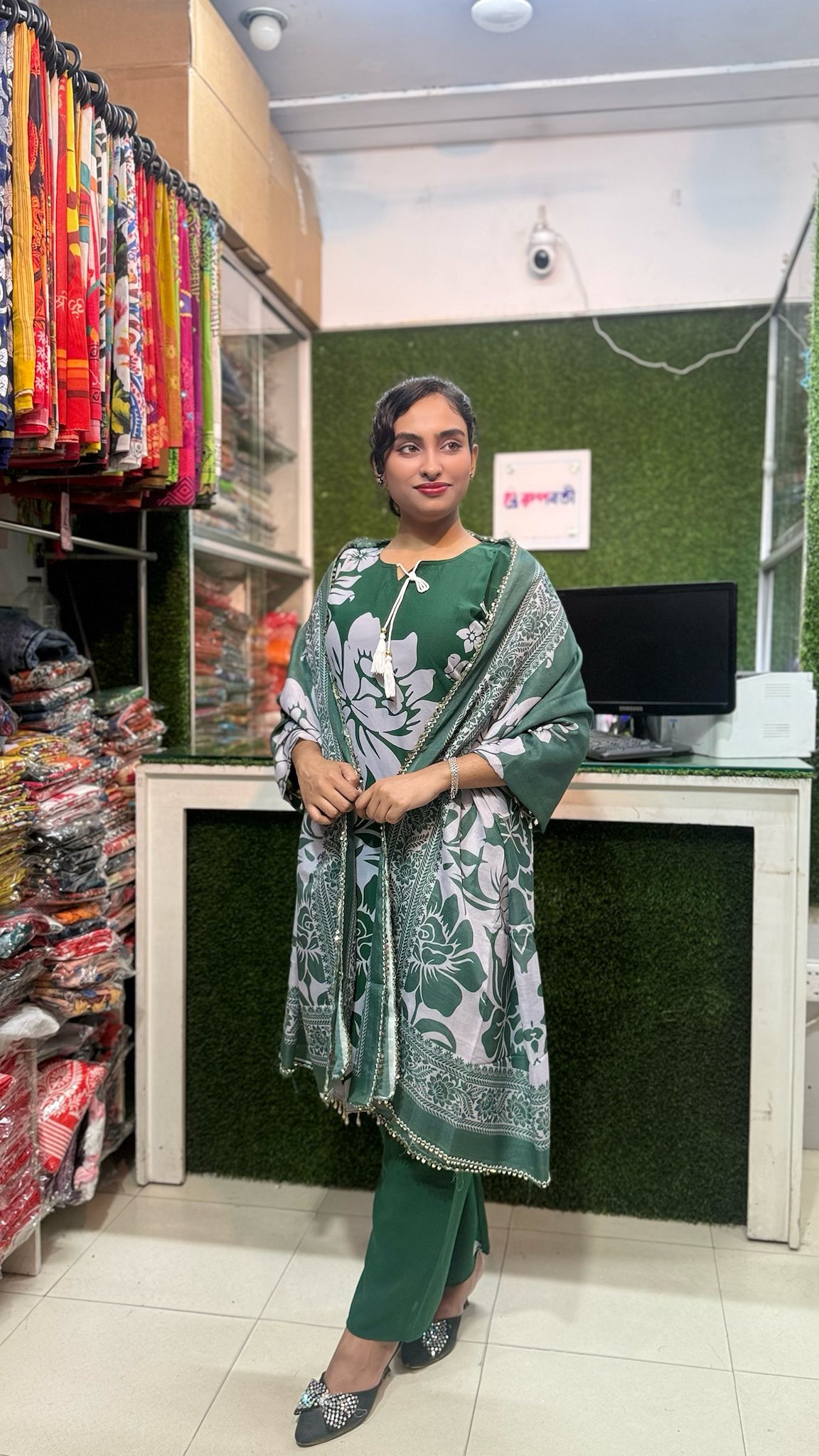 স্টাইলিশ প্রিন্ট আর ক্লাসি কালারের পারফেক্ট কম্বিনেশন—এই থ্রি পিস